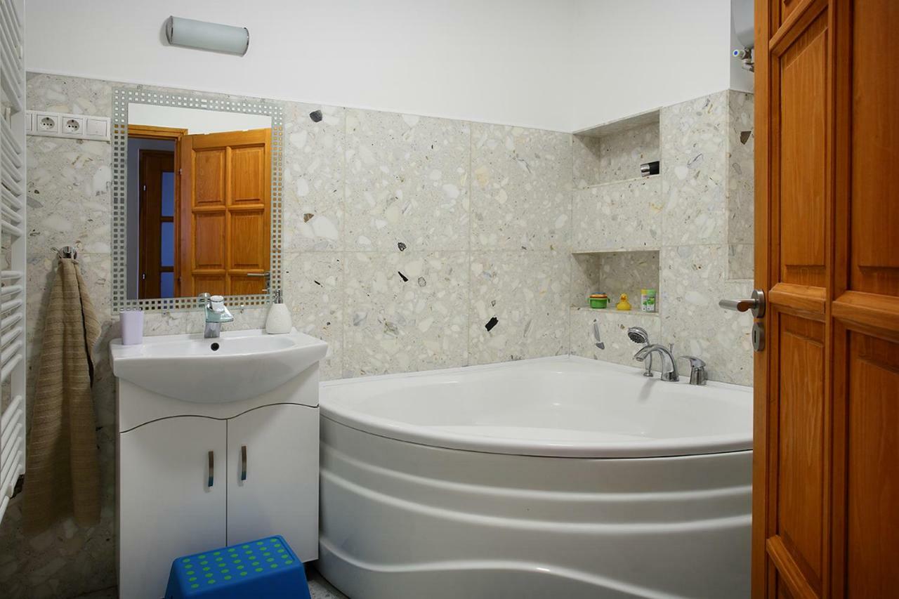 Ecomfort Apartment Kecskemet Ngoại thất bức ảnh